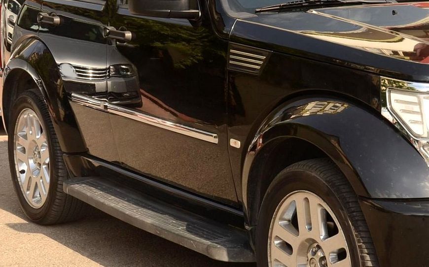 Молдинги дверей для Dodge Nitro 2006-2011 (Carmos) MDV-49729 фото