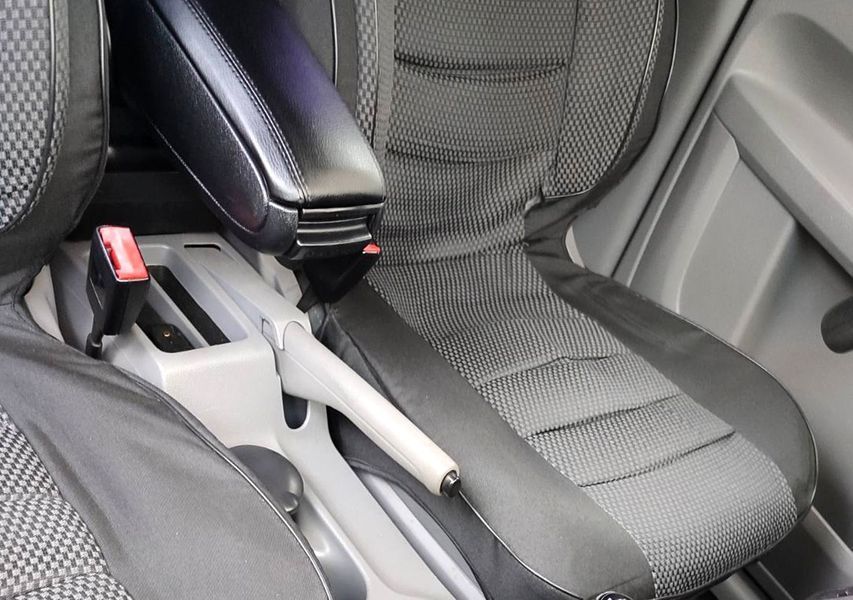 Подлокотник в подстаканник для Volkswagen Caddy 2015-2020, черный PLK-63140 фото